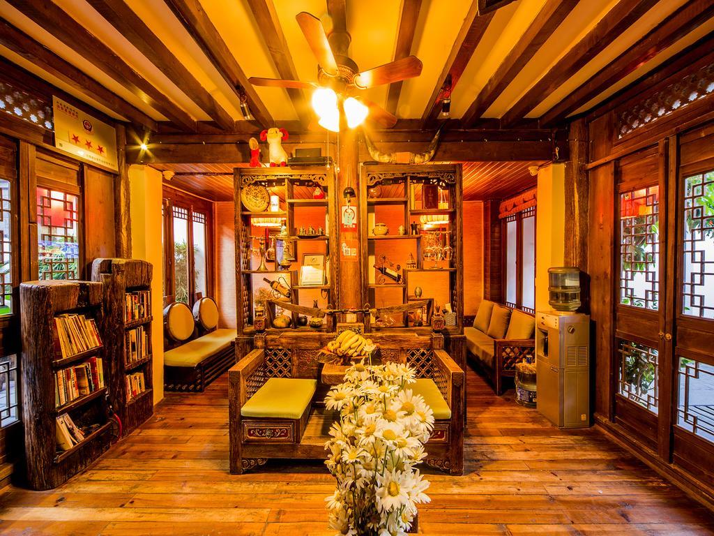 Old Tree Boutique Guesthouse Лицзян Экстерьер фото