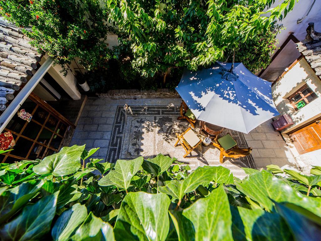 Old Tree Boutique Guesthouse Лицзян Экстерьер фото