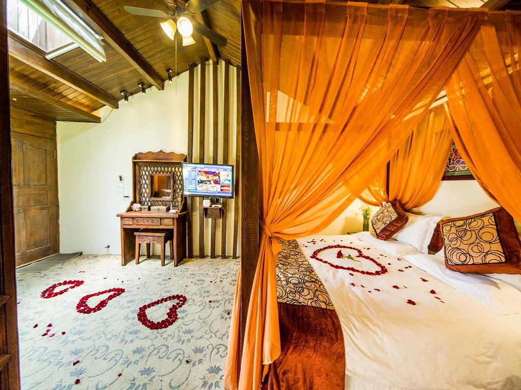 Old Tree Boutique Guesthouse Лицзян Экстерьер фото